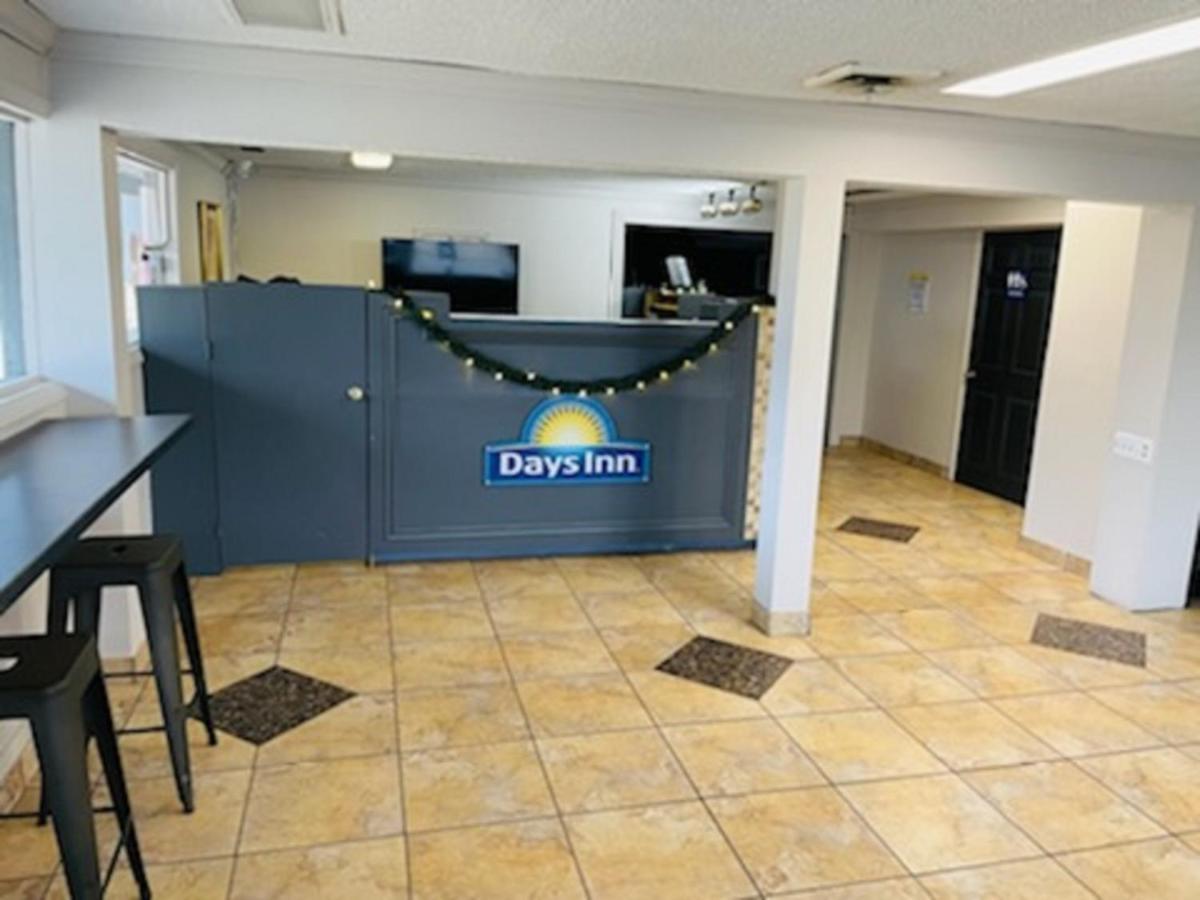 Days Inn And Suites By Wyndham Port Huron Exterior foto