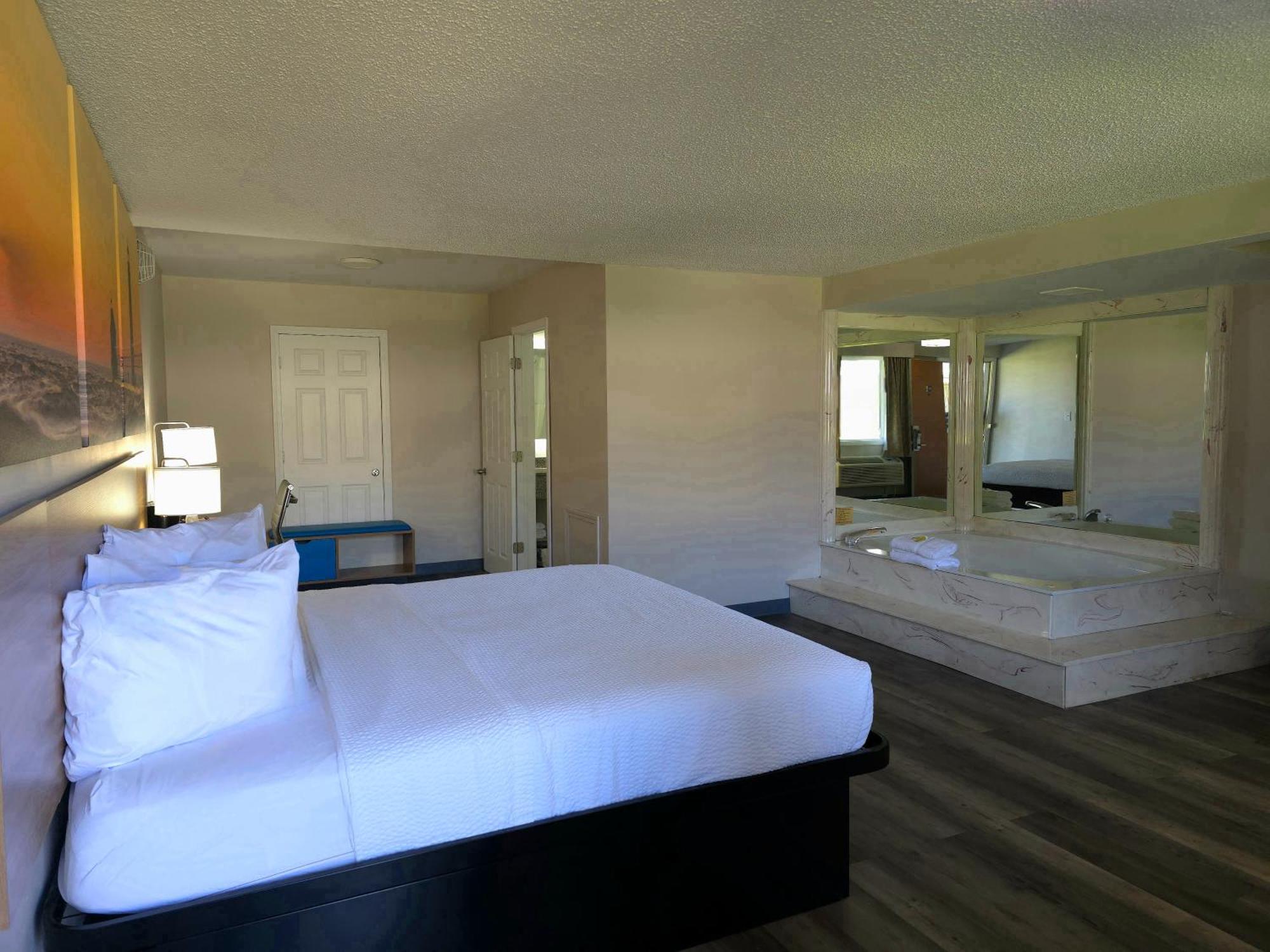 Days Inn And Suites By Wyndham Port Huron Exterior foto